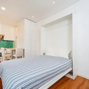 7ti7-telhal-apartment-with-a-lovely-backyard.hotels-lisbon-portugal.com/